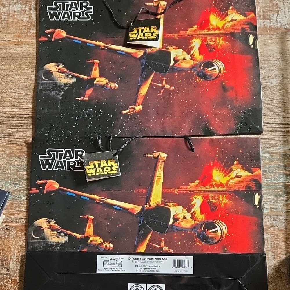 Vintage 1997 Star Wars B-wing FIGHTER GIFT BAG (1). TOTE   (POSH RM)